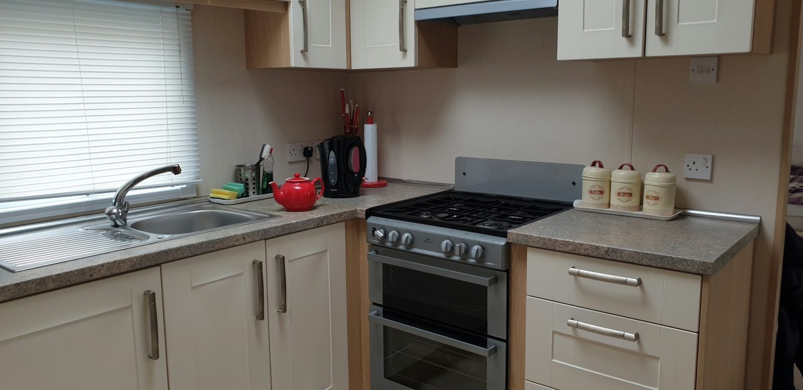 2011 Pemberton Berkley 3 berth static caravan